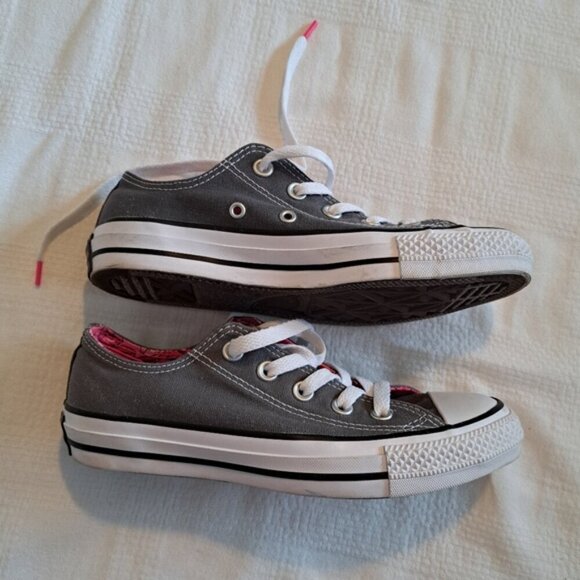 Converse women's size 5 canvas 2 tongue with lip design, VGUC - Picture 3 of 9